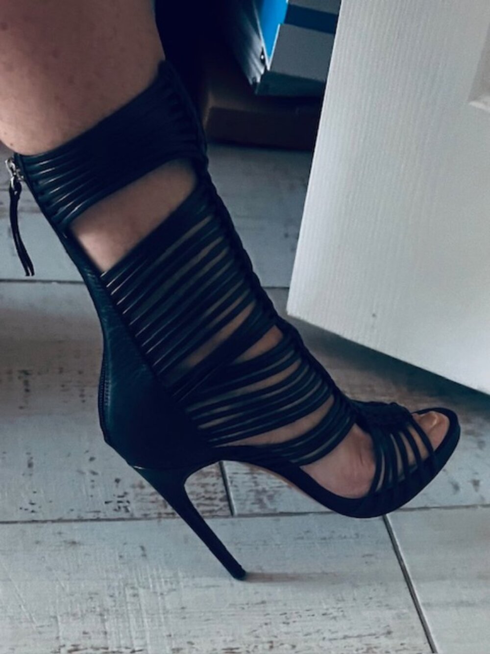 Black Leather Vince Camuto Strappy "Barbara" Sexy Gladiator Heels size 9M